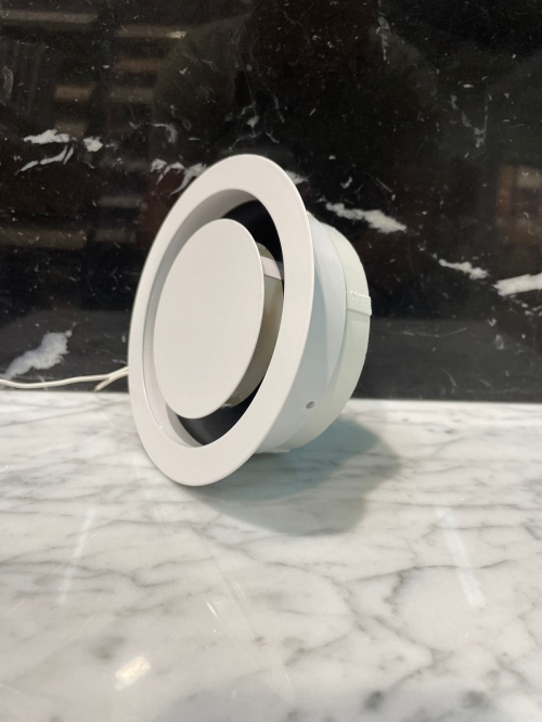 Диффузор на магнитах с вентилятором для потолков ТД100 черно-белый 100 мм